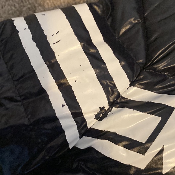 Too small - Picture 3 of 8